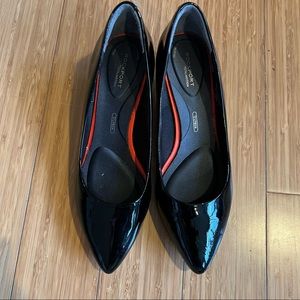 Women’s Rockport super comfy black patent pumps. Size 8.5 Run small. Worn once.